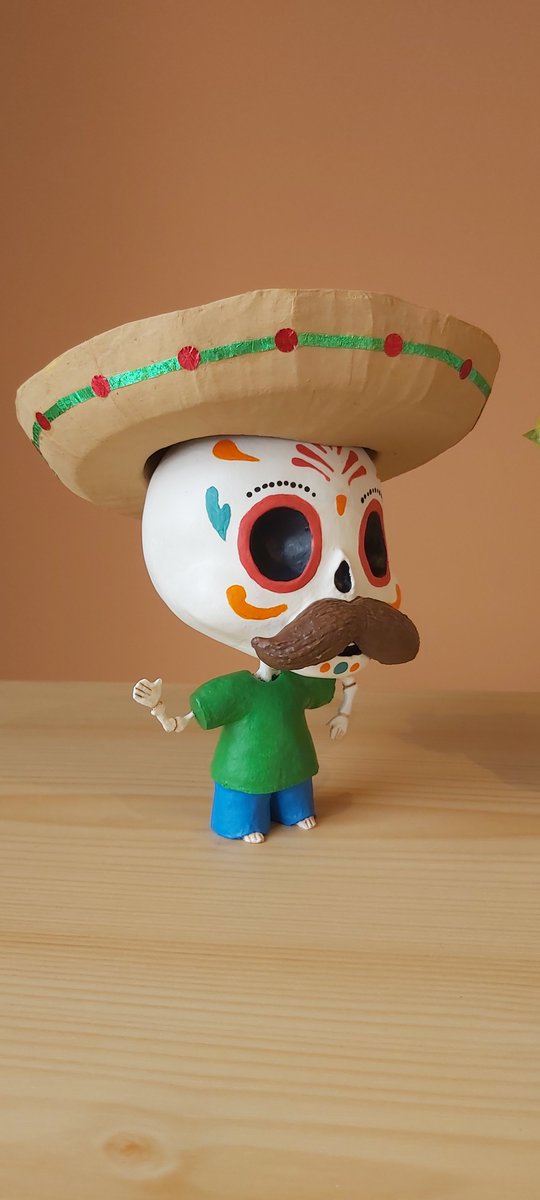pmascado's tweet photo. Listo segundo personaje
Tecnica mixta: papelmaché, cartonería, alambre reciclado, papel aluminio reciclado. 
#Quito #ECUADOR #papelmache #MExico https://t.co/Nh5qWVYqPe