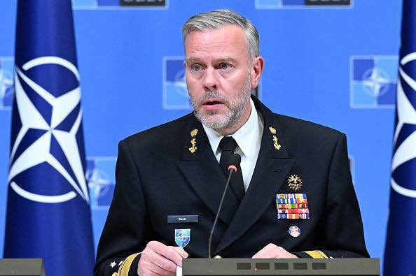 La #OTAN insta a la población civil de Occidente a prepararse para la guerra

El jefe del comité militar de la OTAN, Rob Bauer, señaló que Suecia hizo lo correcto al instar a su población a prepararse para la guerra a principios de enero.

"Tenemos que darnos cuenta de que el