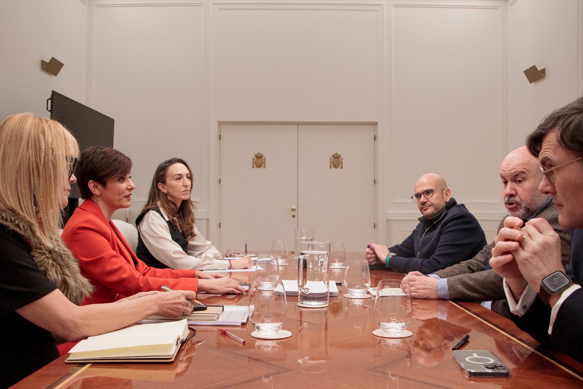 📝 <a href="/viviendagob/">Ministerio de Vivienda y Agenda Urbana</a> crea un grupo de trabajo técnico para mejorar la accesibilidad del parque de viviendas en España.

La ministra garantiza al <a href="/Cermi_Estatal/">CERMI Estatal</a> que “la consecución de la accesibilidad es un objetivo prioritario del Gobierno".

🔗 mitma.es/el-ministerio/…