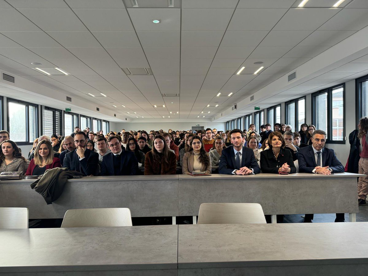 Sylvia PINEL (@sylviapinel) on Twitter photo Ravie d’intervenir au forum des métiers Voix de droit d’<a href="/UTCapitole/">Université Toulouse Capitole</a> au campus de #Montauban.
Merci à tous pour votre présence et votre accueil chaleureux.
Émotion de retrouver l’amphi de ma première année 😉
<a href="/hugueskenfack/">hugues kenfack</a> <a href="/alfs11/">AnneLaureFabasSerlooten</a> <a href="/tarnetgaronne82/">Département de Tarn-et-Garonne</a> <a href="/Occitanie/">Région Occitanie</a> <a href="/castro6682/">Marie Castro</a> Ravie d’intervenir au forum des métiers Voix de droit d’<a href="/UTCapitole/">Université Toulouse Capitole</a> au campus de #Montauban.
Merci à tous pour votre présence et votre accueil chaleureux.
Émotion de retrouver l’amphi de ma première année 😉
<a href="/hugueskenfack/">hugues kenfack</a> <a href="/alfs11/">AnneLaureFabasSerlooten</a> <a href="/tarnetgaronne82/">Département de Tarn-et-Garonne</a> <a href="/Occitanie/">Région Occitanie</a> <a href="/castro6682/">Marie Castro</a>