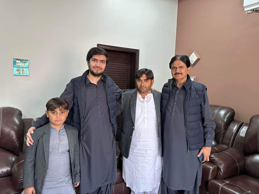 MunirChandioPPP's tweet photo. #PakistanPeoplesParty #Ex_MPA #Raees Mumtaz Ali Chandio, the strong candidate of #PS_34 and #Barrister @MasroorAChandio, are election campaign regarding the ongoing #Election2024 NaushahroFeroz. @mumtazchandiomp @MasroorAChandio @BBhuttoZardari @FerozeJamali https://t.co/pJ7aBYAKir