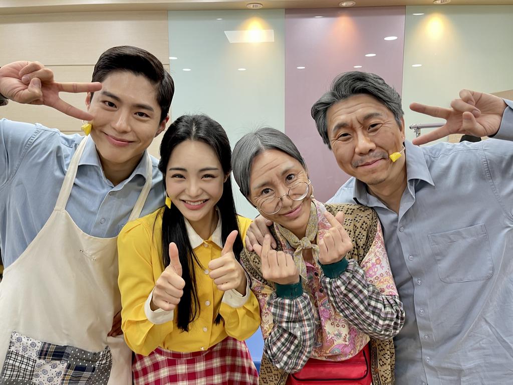 letmefly_m's tweet photo. [📻렛미플라이]
🌕까만 밤 찾아오면 나타나는 
저 달엔 렛미플라이가 있을 모양🚀

#김태한 #윤공주 #박보검 #임예진
🔭태한남원, 공주선희, 보검남원, 예진정분의 대구 시간여행을 함께해 주셔서 감사합니다❤️

추신
날개옷을 입은 듯 날아갈 것만 같은 기분으로🪽
I choose to go to the 9월 28일!🕰 https://t.co/CKkfVlrY4D