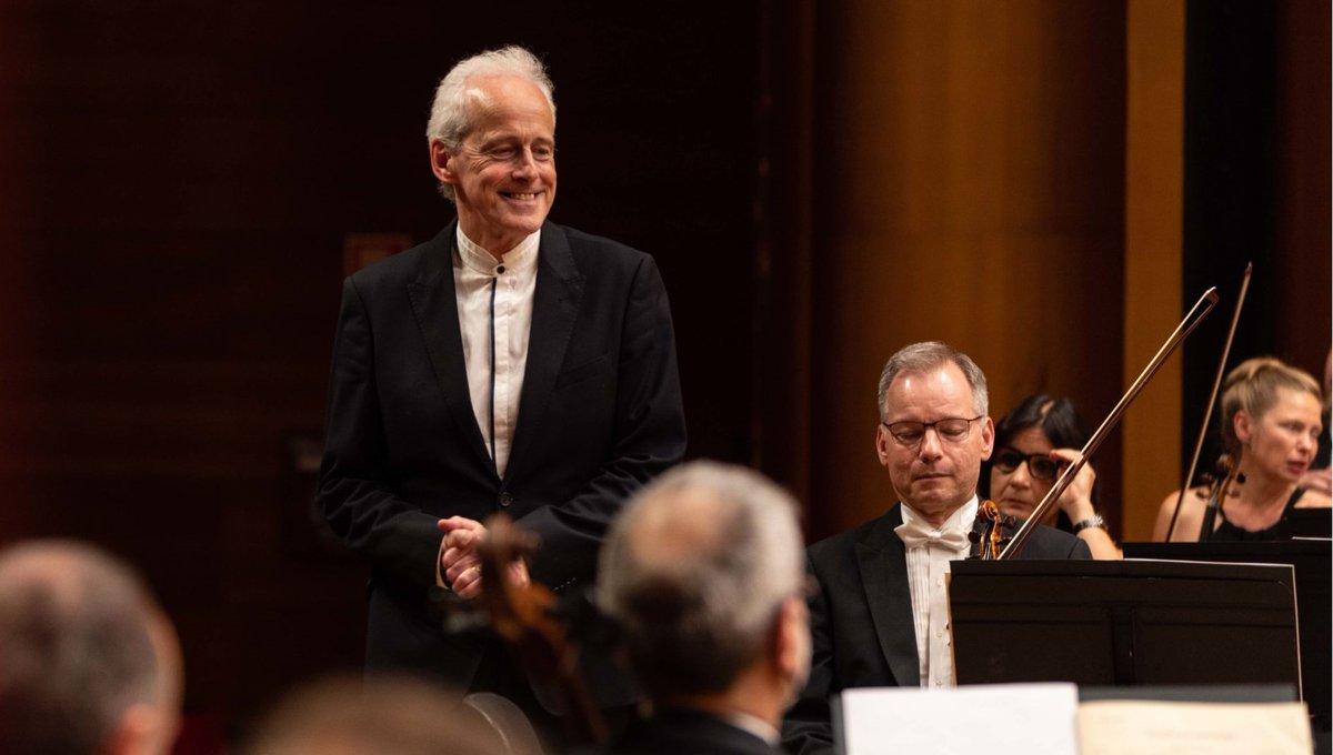 🚨Concierto disponible hasta el 01/02/2024
📍Auditorio de Galicia
🎼SCULTHORPE: Earth Cry
🎼SIBELIUS: Sinfonía núm. 2 en re mayor, op. 43
🎻Real Filharmonía de Galicia (<a href="/rfgalicia/">Real Filharmonía de Galicia</a>)
👆Paul Daniel (<a href="/pauldaniel321/">Paul Daniel</a>)

🔊rtve.es/a/15922806/