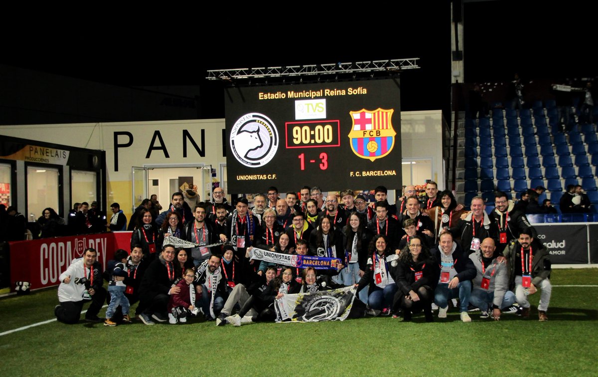 UnionistasCF's tweet photo. 🙌🏼 El mejor equipo del mundo. 🤍🖤

#ContigoNosPasamosElJuego🎮 https://t.co/G3MlqmG8t1
