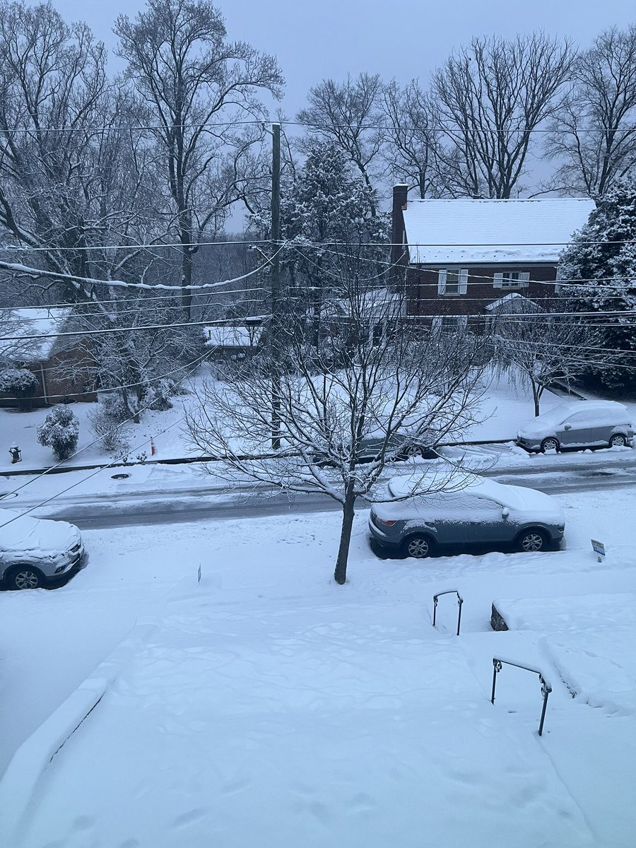 Looks like one pass of the plow since snow fall here in Hillcrest, SE DC. Drive safe everyone! @wusa9 #snowday #wusa9weather