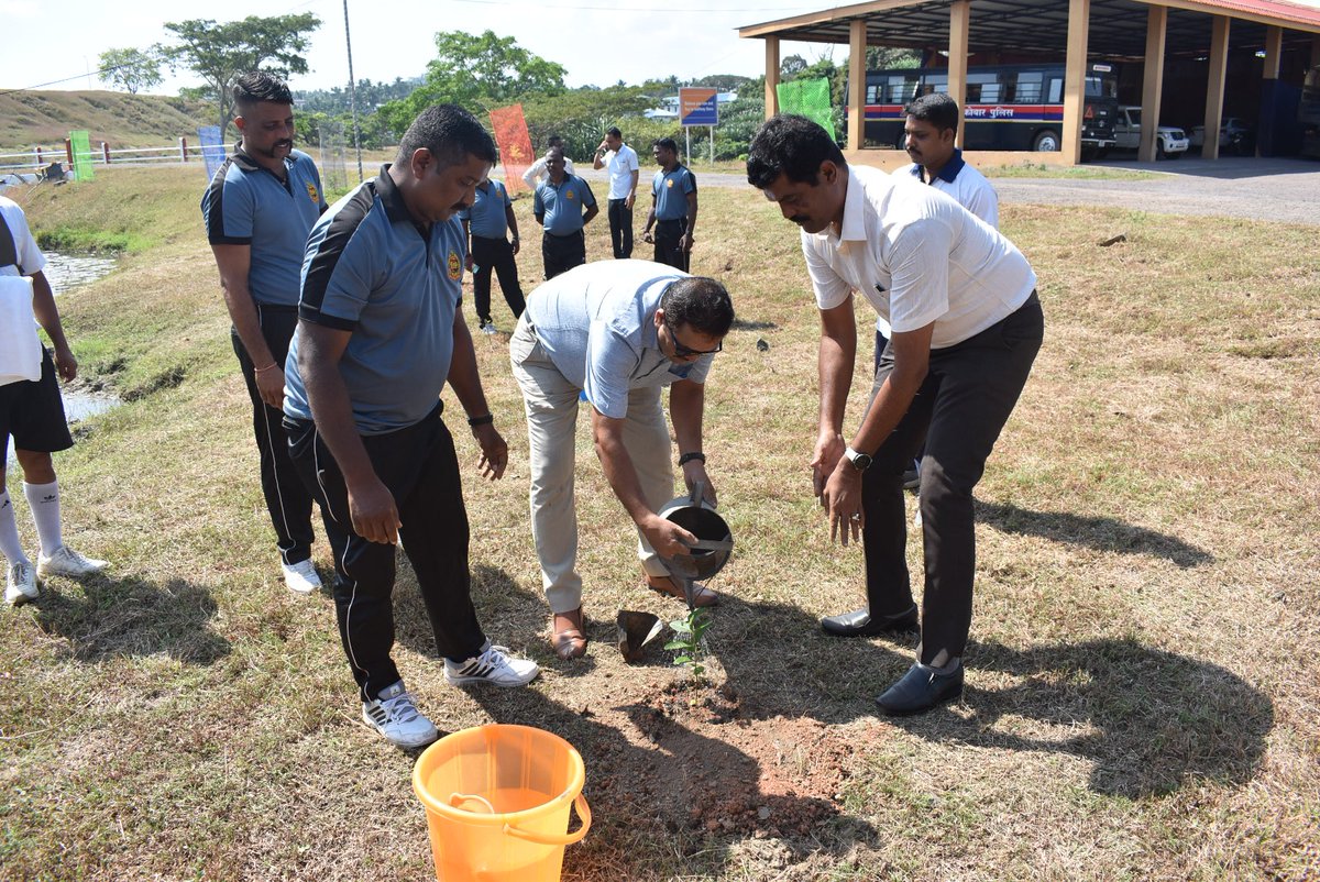AndamanPolice's tweet photo. On 19-01-2024, staff and trainees of #PTSProthrapur under the guidance of Shri. R.K. Sharma, DANIPS, Vice Principal (PTS), organized a Plantation Drive within the PTS Campus to mark the celebration of #PoliceRaisingWeek2024. https://t.co/HXhgSdH6Yo
