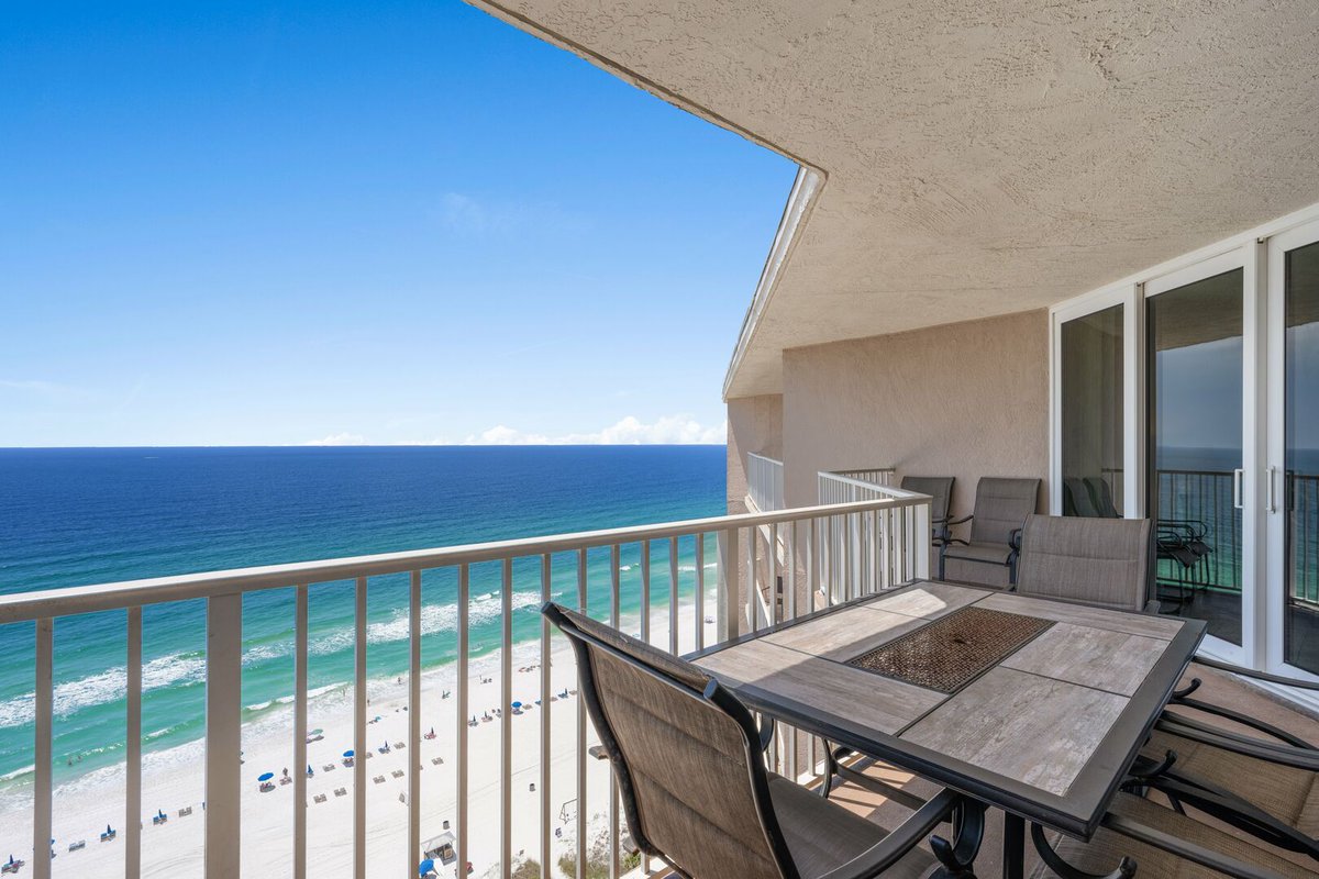 BirdsEyeViewFL's tweet photo. Elevate your view at #PanamaCityBeachVacationCondo. Penthouse luxury at The Dunes of Panama. Oversized balcony unveils Gulf bliss and stunning beaches. A coastal haven awaits! https://t.co/u79oUbhK1q https://t.co/8EG2znB8CP