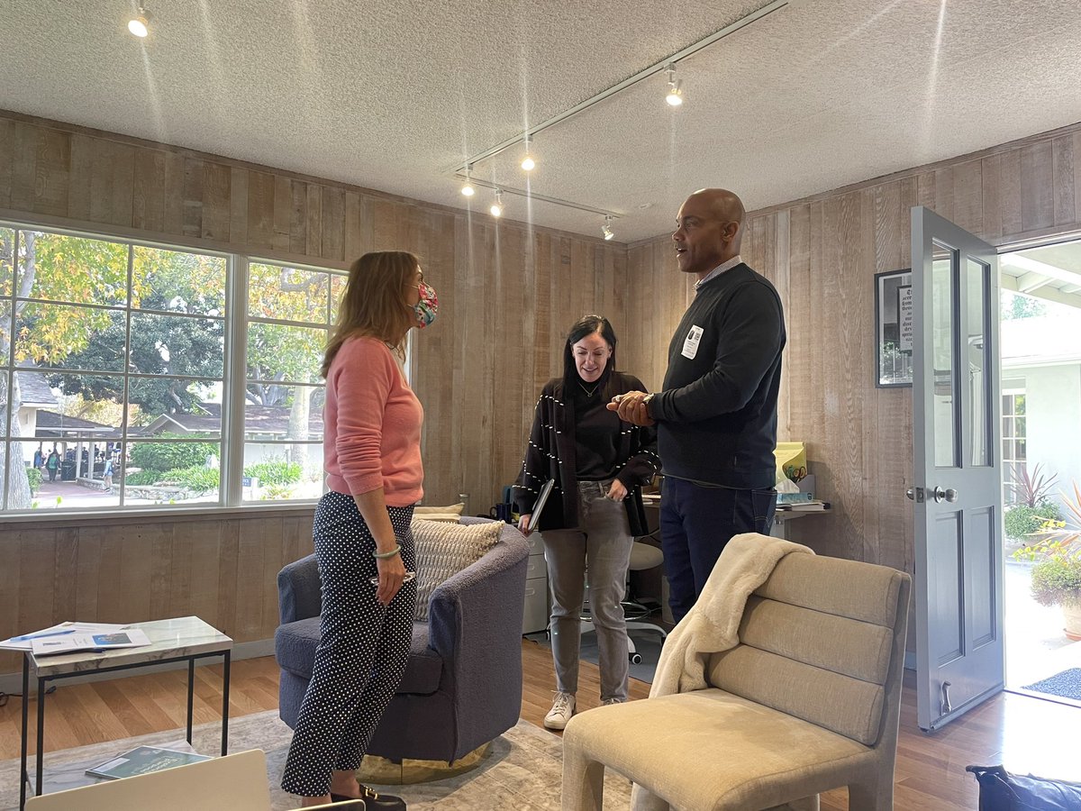 Enjoyed my time sharing w/ the seniors of #ChadwickSchool taught by #ErinNordlund on all things leadership.Everyone’s a Lobo! Connected w/ a fellow <a href="/UNMLOBOS/">New Mexico Lobos</a> alumn #ChrisCalico c/o1988
who teaches at Chadwick. Thanks Jessica Donovan, Elizabeth Imende-Cooney (HOS;AHOS) #fridayfun