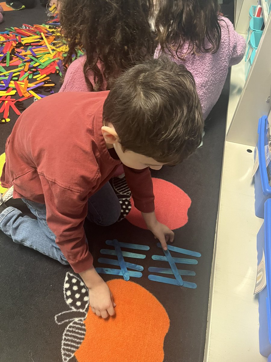 MBSfun_in_first's tweet photo. First grade Multisensory Math tally mark work! https://t.co/O7AFZBxFPj