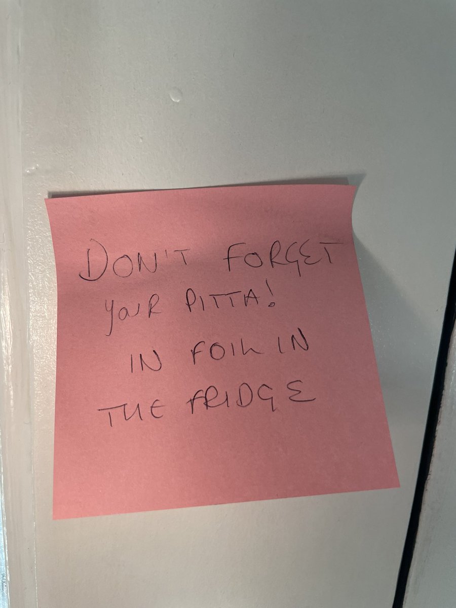 thesecretbrief's tweet photo. When you have a teenager in the house who keeps forgetting her lunch #handytips https://t.co/R2J5jGHTUw