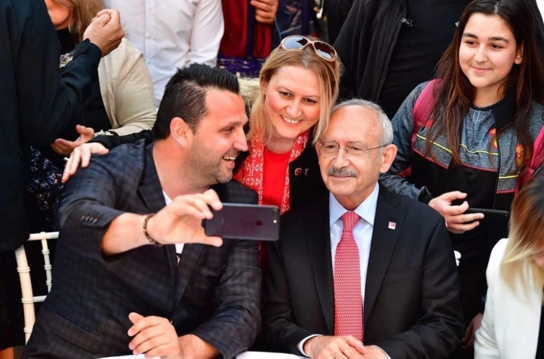 gazetependik's tweet photo. İstanbul Anadolu Yakası Bosna Sancak Sosyal Yardımlaşma Ve Kültür Derneği’nin başkanlığını yürütmekte olan Erdoğan Erden, dernek çalışmalarının yanı sıra; iş insanı, siyasi vizyonu ve ‘kültür elçisi’ sıfatı ile de dikkat çekiyor. https://t.co/xkDeAc5koA