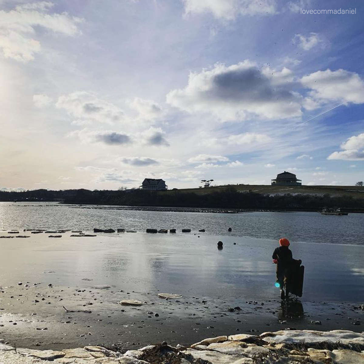 BlockIsleFerry's tweet photo. Beachcombing isn’t just for the summer months. Plan a visit to Block Island this winter and explore the seaside without the crowds!

#BlockIslandNature #ExploreRI #BlockIsland #SailAway #BlockIslandFerry #BIF https://t.co/KlSM378KX3