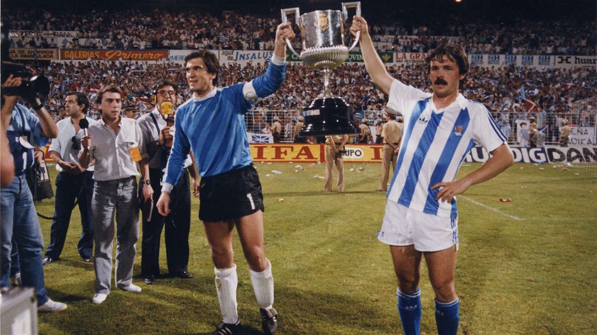 Un3DeAbrill's tweet photo. Tiremos la liga, la gloria nos espera.
#SeVieneLaCuarta 🥂🏆🥂 https://t.co/21vFCKmovW