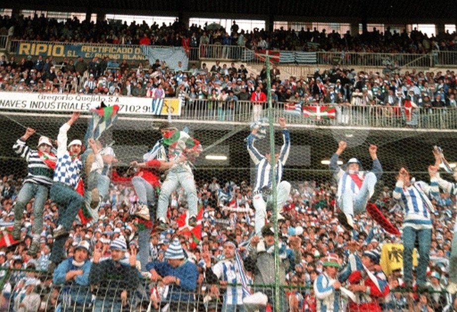 Un3DeAbrill's tweet photo. Tiremos la liga, la gloria nos espera.
#SeVieneLaCuarta 🥂🏆🥂 https://t.co/21vFCKmovW