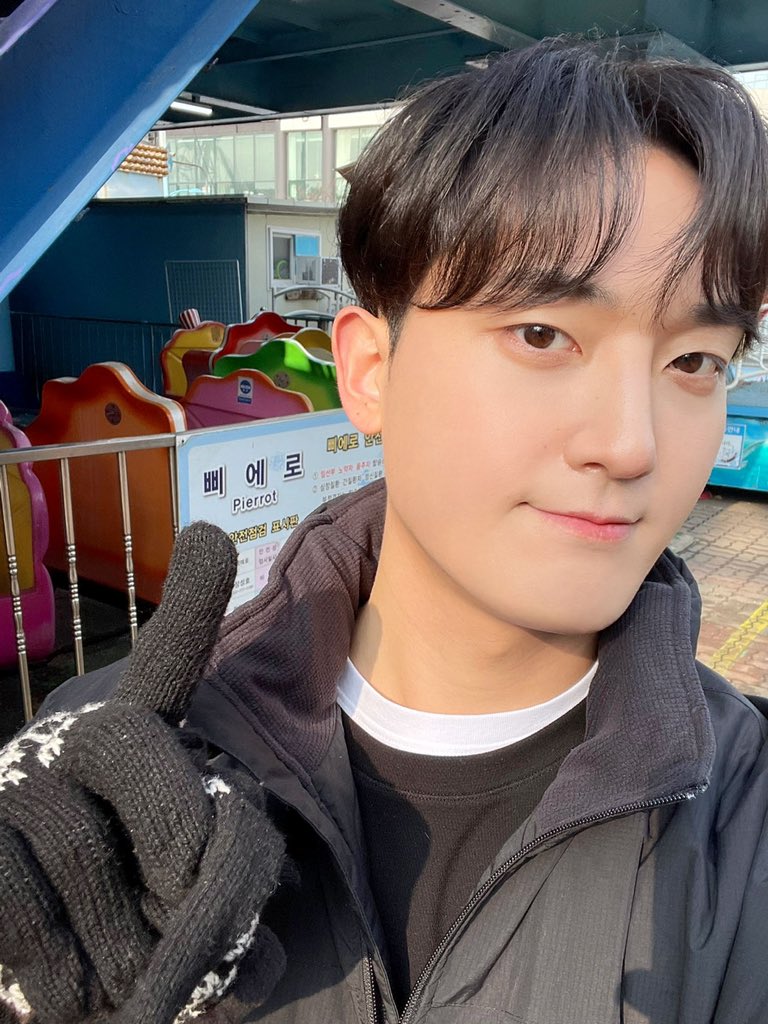 [VAV] 에이팀 선물 🎁 

놀이공원 도파민 폭발🤩
바브얼굴 도파민 대폭발🤩

#VAV #브이에이브이