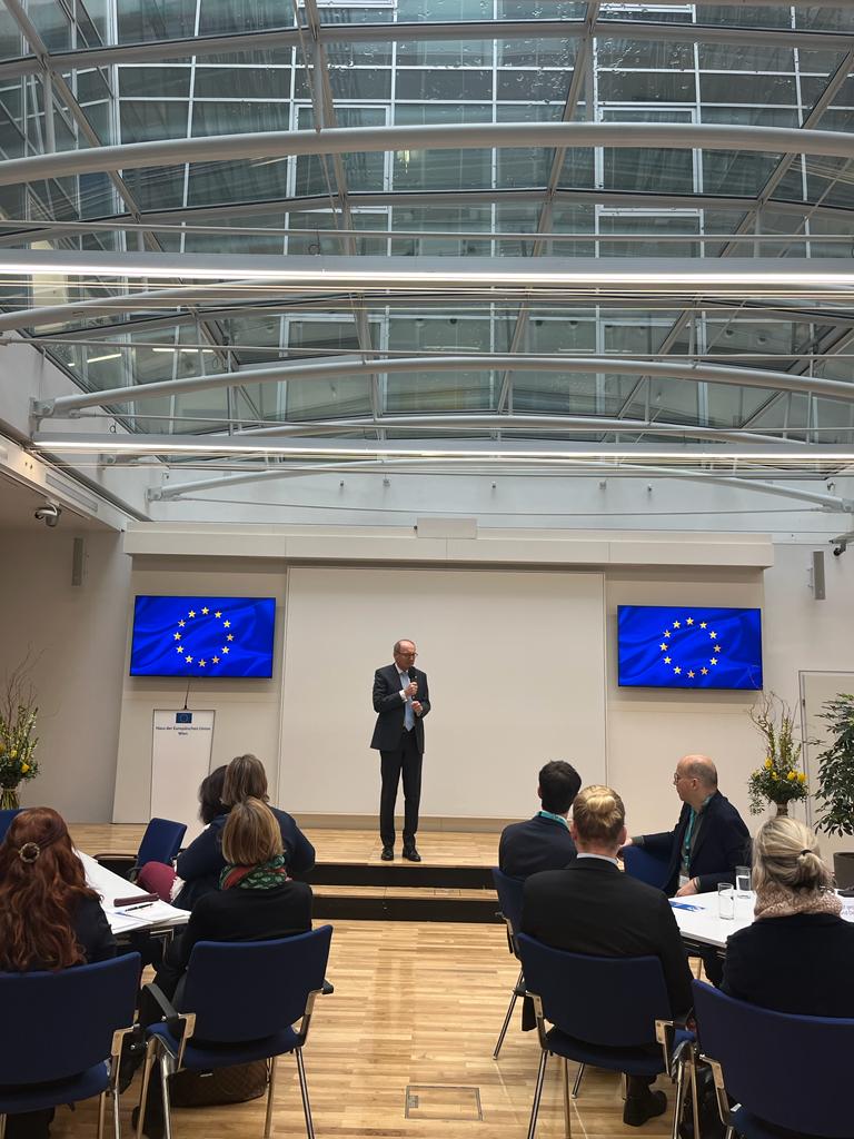 Europaparlament (@europarl_at) on Twitter photo "Das Europapaarlament ist die demokratische Gemeinschaft Europas. Unsere Aufgabe ist es, den Menschen das Wir-Gefühl zu vermitteln & ihnen Bewusst zu machen, dass es sehr wohl wichtig ist, wer sie sind", Erster EP-Vizepräsident <a href="/othmar_karas/">Othmar Karas</a> am Vernetzungstreffen der EU-Netzwerke "Das Europapaarlament ist die demokratische Gemeinschaft Europas. Unsere Aufgabe ist es, den Menschen das Wir-Gefühl zu vermitteln & ihnen Bewusst zu machen, dass es sehr wohl wichtig ist, wer sie sind", Erster EP-Vizepräsident <a href="/othmar_karas/">Othmar Karas</a> am Vernetzungstreffen der EU-Netzwerke