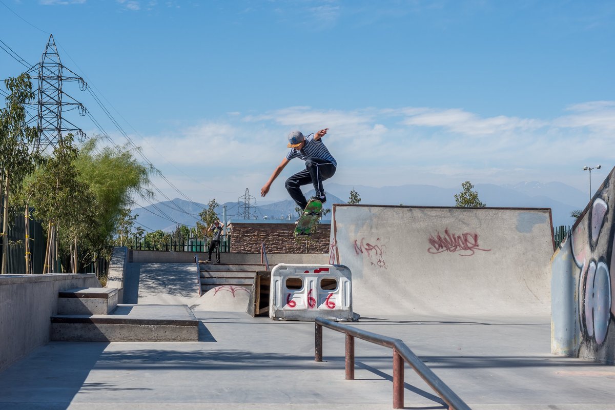 ¡Visita el Parque Pierre Dubois! 🌳 Abierto de martes a domingo, de 06:00 a 20:30. Disfruta de canchas de tenis, cancha de patinaje,  un skatepark y más. Ubicado en 📍Clotario Blest esquina Presidente Salvador Allende, Pedro Aguirre Cerda.