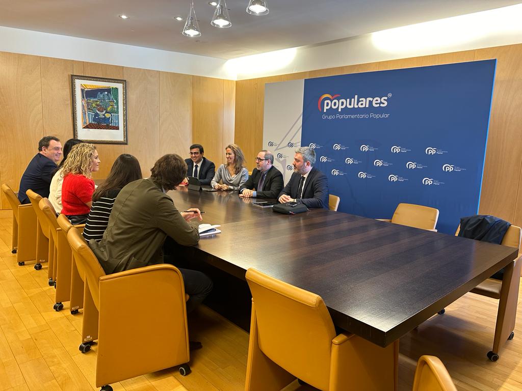 Semana productiva con una reunión con el Grupo Parlamentario del <a href="/ppopular/">Partido Popular</a> en <a href="/Congreso_Es/">Congreso</a> en la que hemos podido debatir mejoras y explicar nuestra propuesta de valor para orientar el crecimiento económico sostenible y la convivencia en el sector del alojamiento vacacional.