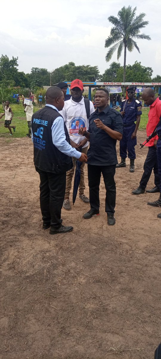 mapeto_charles's tweet photo. J'ai été, cet après-midi, à l'ouverture et inauguration du marché de Kadiba dans la province du Kasaï ville de Tshikapa par l'honorable André Mushongo Mashara C'est une nouvelle transformation que connaît ce marché qui était jadis dans un état delabré.
#PlusForte https://t.co/GAY1HPRfHA