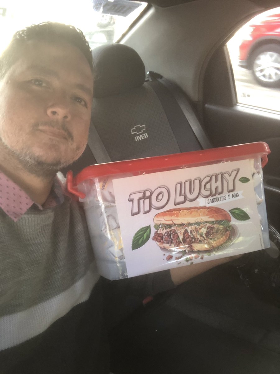 i_chivito's tweet photo. En camino con nuestra segunda randada de Sanduches al la plataforma gubernamental norte! Gracias x sus compras https://t.co/v26ucdSszG