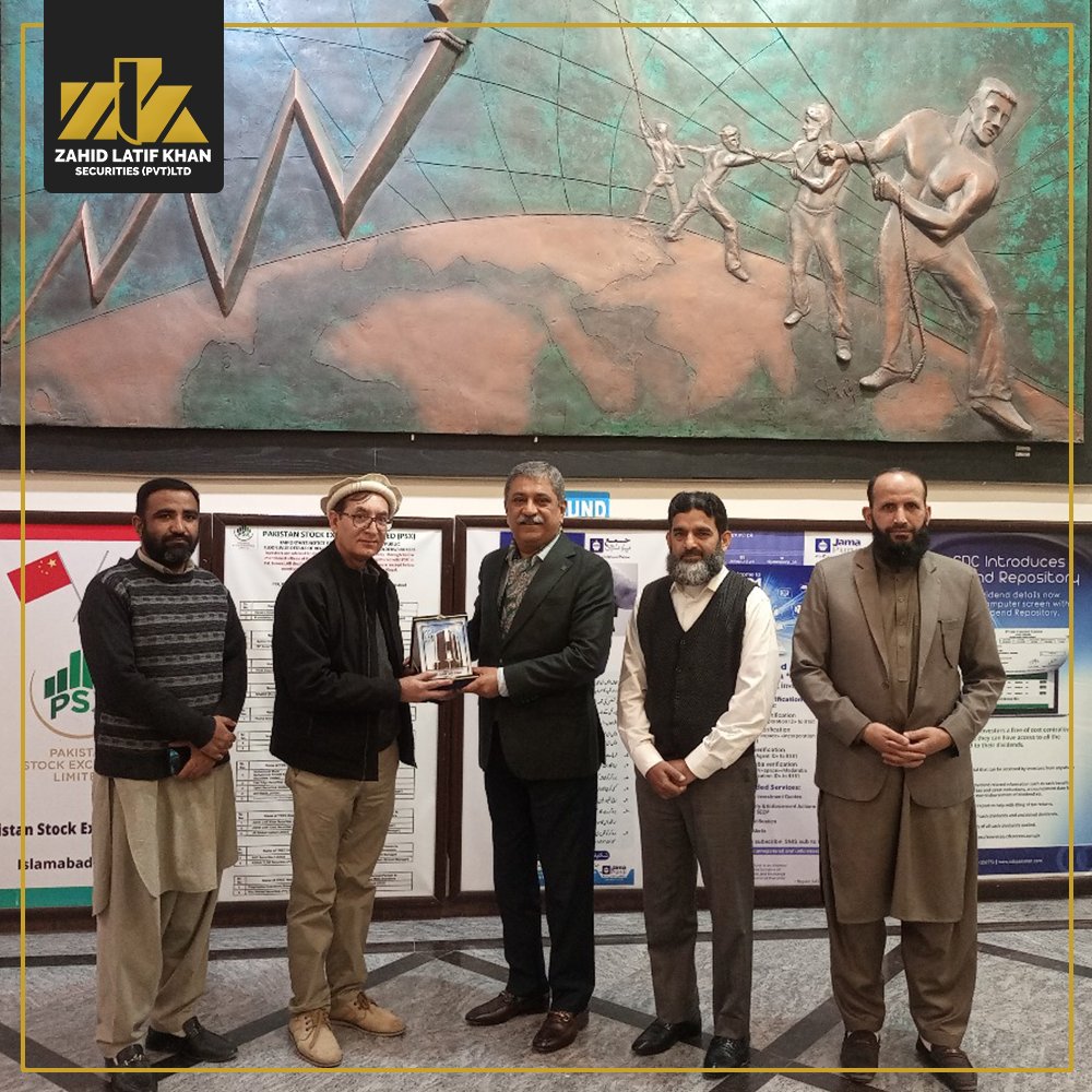 zlksecurities's tweet photo. ZLK Securities CEO, Mr. Zahid Latif Khan, met with Karakorum Cooperative Bank's CEO, Syed Ghulam Muhammad. Discussed investments, pledged support for the bank's transition to commercial status.

#ZLKSecurities #PakistanStockExchange #zahidlatifkhan #psxteam #bank #plans #meeting https://t.co/A1JZTQGPsa