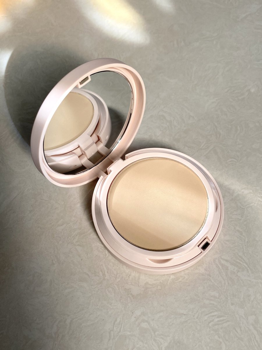 asyabetmud's tweet image. two way cake PALING MATTEEE dan oil controlnya bagus banget, bisa nahan minyak seharian! fix sih ini repurchase kalo abis! 😵‍💫🫵🏻

harganya juga murcee abiezz, ga bikin bokekk! cuman 70ribuan aja
            #racuninmakeup