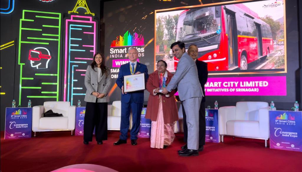 owais_ias's tweet photo. #SrinagarSmartCity won the "Best Smart Urban Mobility Award" at the Smart Cities India Expo at New Delhi today, chosen among the leading smart cities of the country. Credit goes to the citizens of Srinagar city and to the immense hard work and dedication of the smart city team.
Congratulations team.
@diprjk 
@OfficeOfLGJandK 
@MoHUA_India