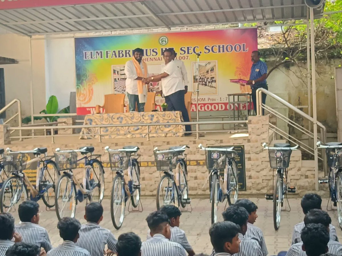 elamsurithi99's tweet photo. கழகத் தலைவர் @mkstalin மற்றும் மாண்புமிகு அமைச்சர் அண்ணன் @pksekarbabu அவர்களின் ஆணைக்கிணங்க எழும்பூர் தொகுதி #99thward வார்டுக்கு உட்பட்ட E.L.M பேப்ரிஷியஸ் ஆண்கள் மேல்நிலைபள்ளியில் 2023-2024ஆம் கல்வியாண்டில் பயிலும் மாணவர்களுக்கு அரசின் விலையில்லா மிதிவண்டியை வழங்கியபோது. https://t.co/CJPTrnPf6H