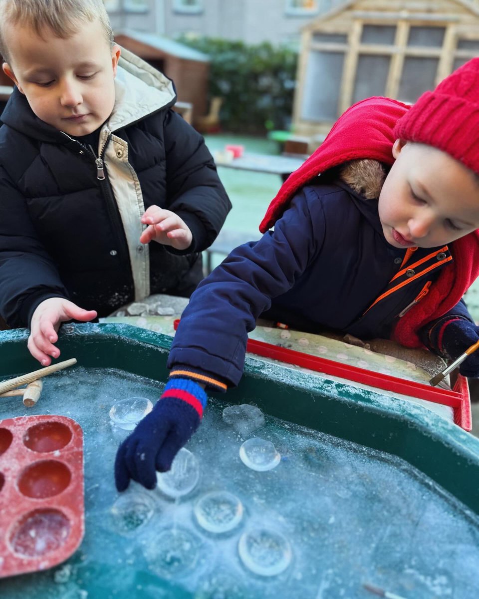 MissArthur_'s tweet photo. Seize the Season 💙❄️ @EAS_EarlyYears https://t.co/eLeYs0Plba