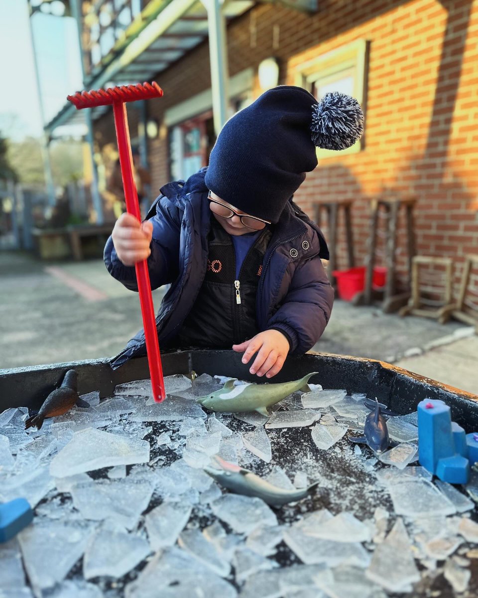MissArthur_'s tweet photo. Seize the Season 💙❄️ @EAS_EarlyYears https://t.co/eLeYs0Plba