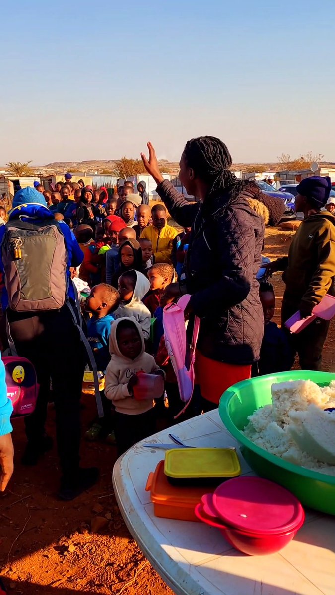 ChangeAgentSA's tweet photo. On Thursdays we feed ♥️🙏🏾🕯 @themerchantsoflight 
If you are able to assist, support or contribute in any way kindly send me a DM. 

#MerchantsOfLight #TouchingLives #BuildingOurNation #ImpactWork #Citizenship #FromTheGroundUp #MoreThanAMeal https://t.co/4vgjUGlWFM