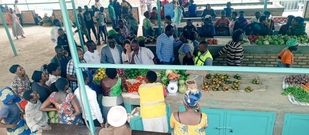 GisagaraDistr's tweet photo. Excited to officially celebrate the completion of the Mugombwa modern market, constructed in our partnership with @giz_rwanda through its Economic Inclusion of Refugees and Host Communities (#ECOREF) Project and @LODARwanda.
@RwandaSouth @JRutaburingoga @HABINEZAJEANPA4 https://t.co/n3MckR0BEO
