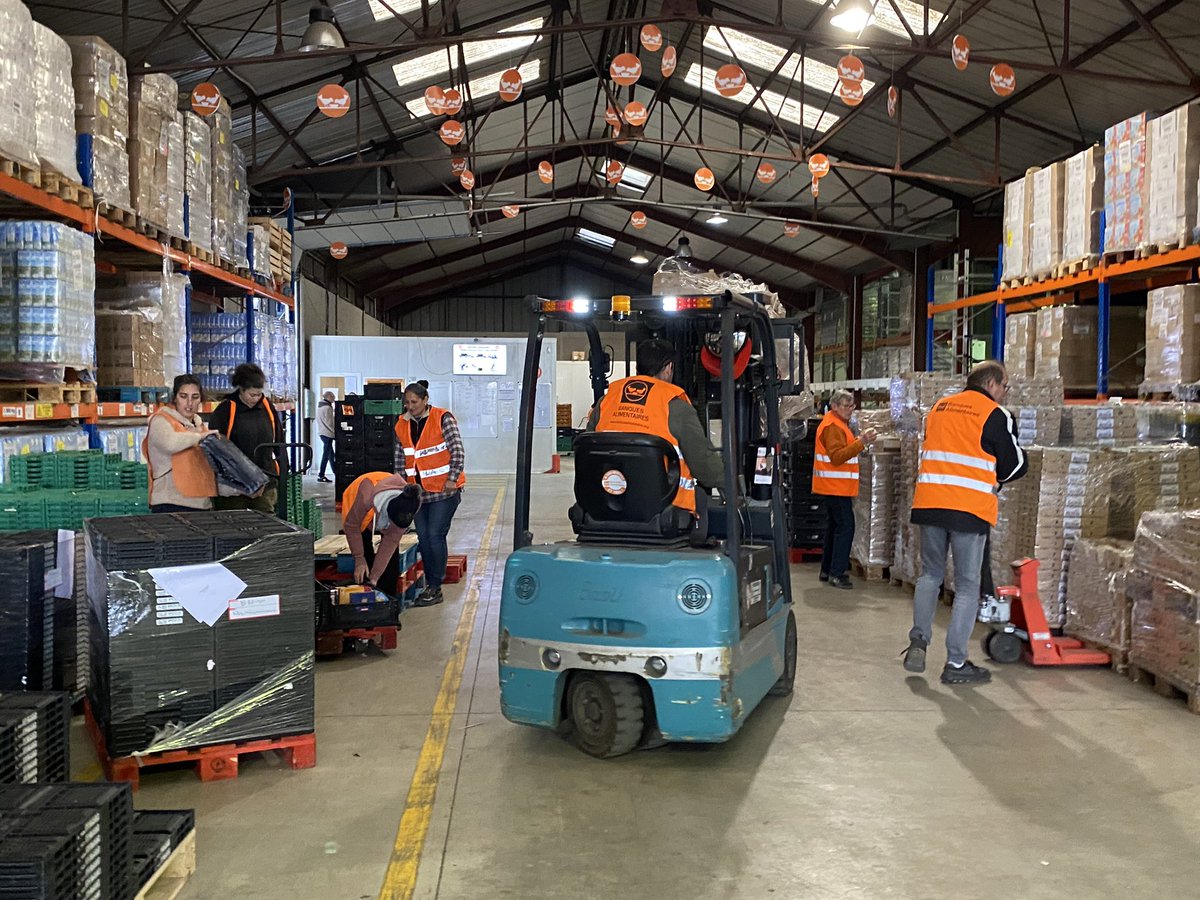 Agneslangevine's tweet image. En @Occitanie nous restons mobilisés pour soutenir les associations de solidarité alimentaire et faire face à la hausse du prix des caddies cumulée à la baisse des dons. Un grand 🙌 a l'équipe de la Banque alimentaire #Perpignan 
#Bienmangerpourtous