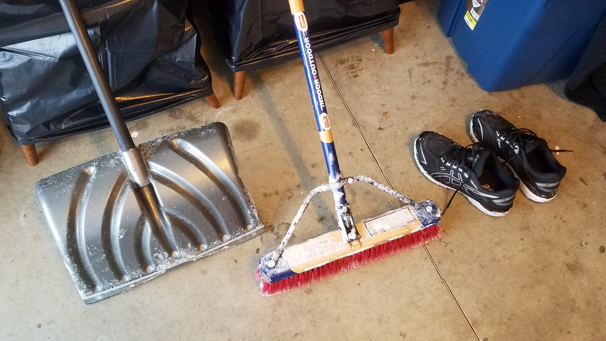 IanOnTheAir's tweet photo. This morning's tool of the trade. Now to get cleaned-up and go do my real job. Stay safe and warm out there. #FluffySnow #NotTOOHeavy https://t.co/oBCKU2zQfY