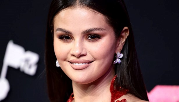 Selena Gomez'li biyografi filmi usta yönetmen David O. Russell'a emanet bit.ly/3HKeTlz Foto: AFP