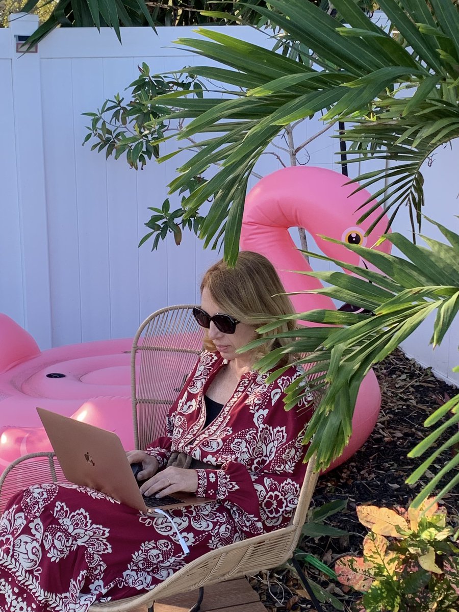 « Les mille et une vies de Lucie » paraitra le 7 mars aux Presses de la Cité. Le même jour, « Enlacer le ciel et les nuages » sortira en poche, chez Pocket. 
Je commencerai une petite tournée de dédicaces avec le salon du livre de La Saussaye, dans l’Eure, le dimanche 17 mars