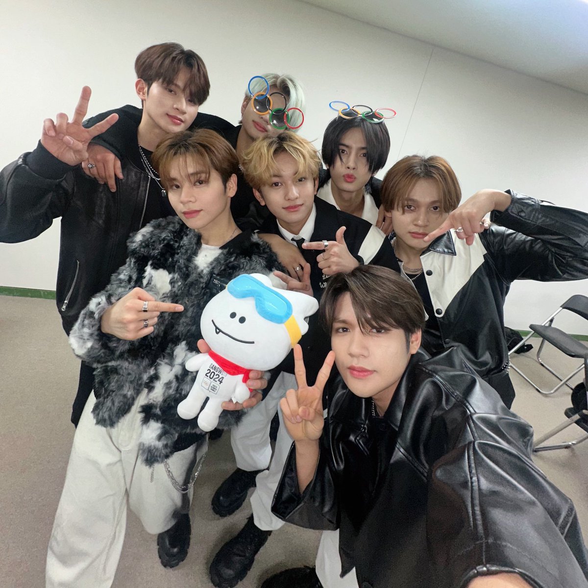 [🐲🐱🐶🐼🦊🐯🐰]
All the best of luck to the athletes participating in the Winter Youth Olympic Games Gangwon 2024! 🤍 From HORI7ON to all of you, 화이팅! 

#HORI7ON #호라이즌