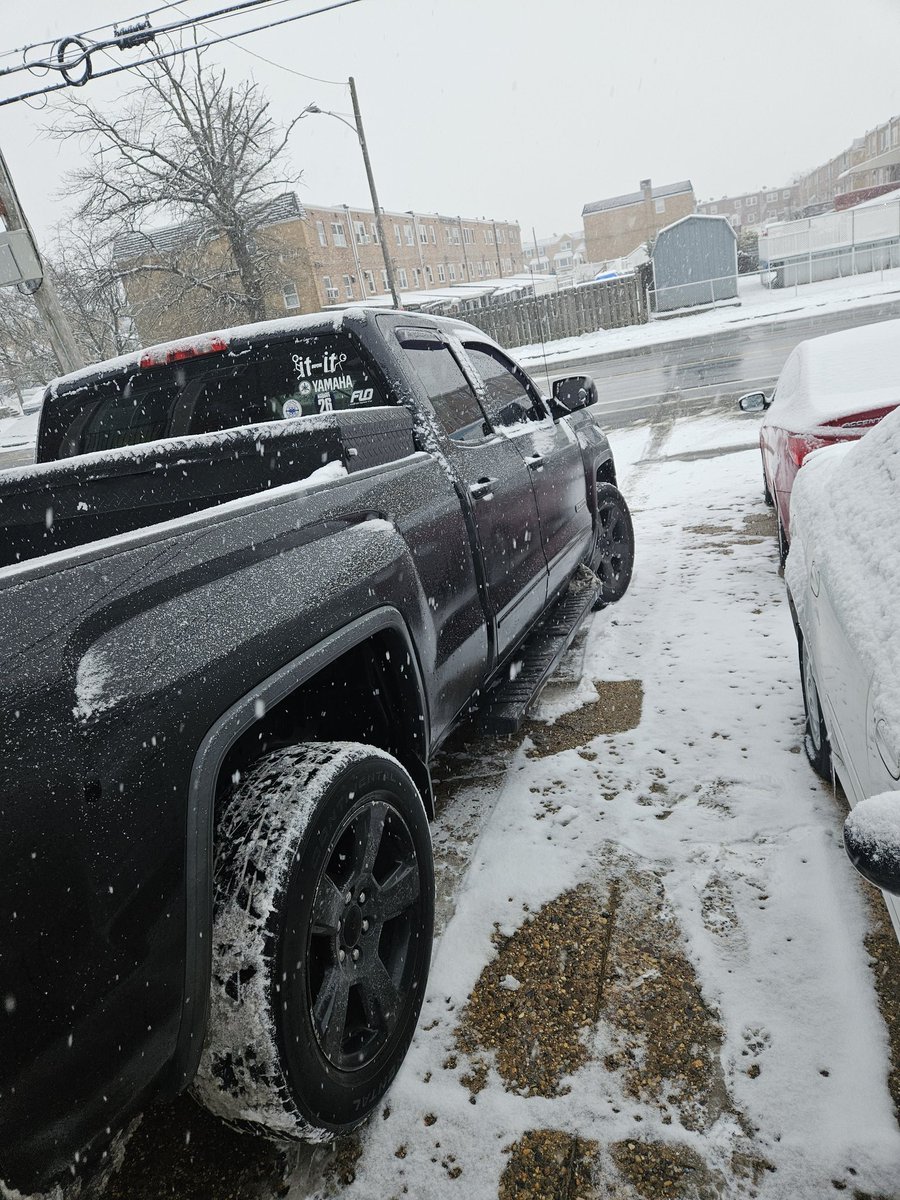 aphillyatd420's tweet image. Black on black🫡🤙
All black errrthang💣💥
Lookin like shes about to buy some $WELSH 
#snowdonuts #pasnow #trucksinsnow #GMC