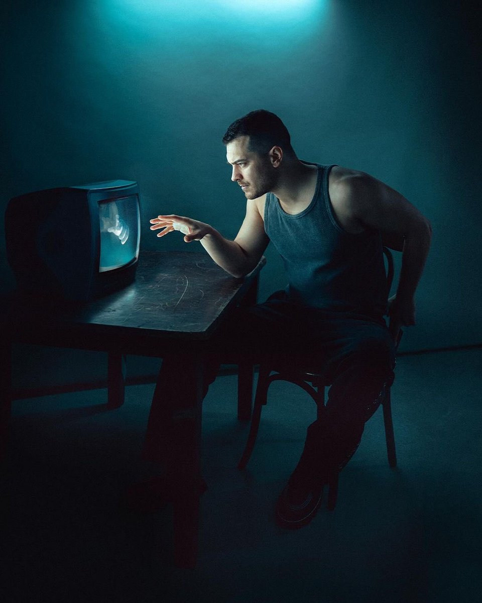 cagatayyfanclub's tweet photo. Netflix Türkiye, Çağatay Ulusoy’un GQ HYPE  karelerini “Benim de sana durmadan mesaj atasım var.” notuyla Instagram’da paylaştı. #kübra https://t.co/TflinSeksp
