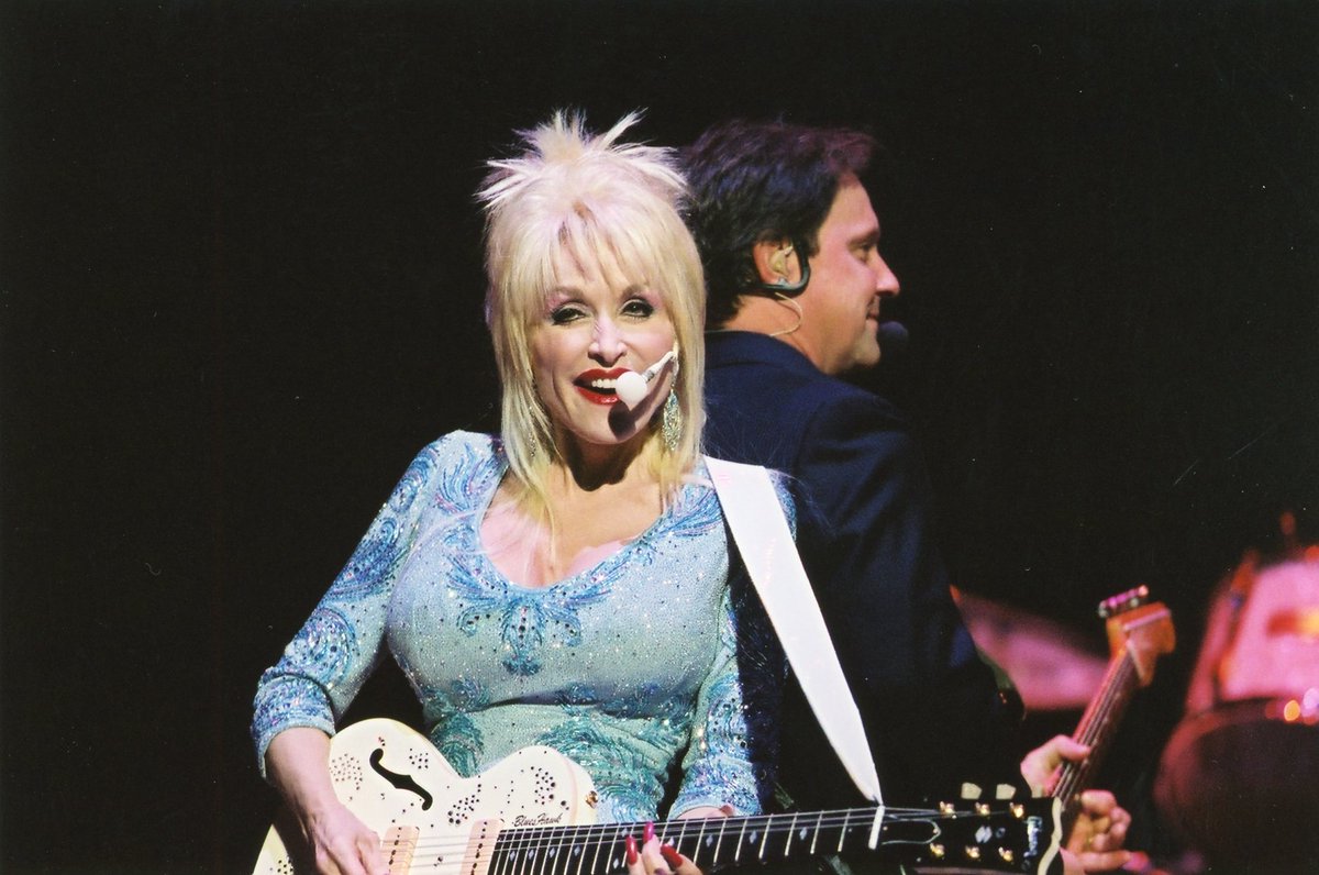 JordanCenter's tweet photo. Happy Birthday, @DollyParton! 🎉 Did you see her at the #JordanCenter in 2004? Let us know! 👇 https://t.co/GYWa3purLX