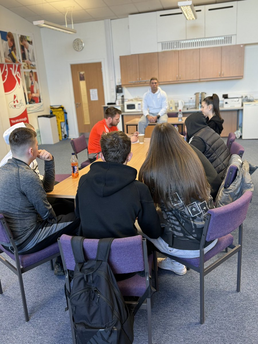 Mrs Lockens tweet media