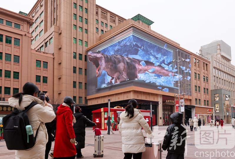 photo_cns's tweet image. 3D images attracts tourists in Beijing, January 19, 2024. (Photo by Jia Tianyong/CNSPHOTO)
#3Dimages  #Beijing