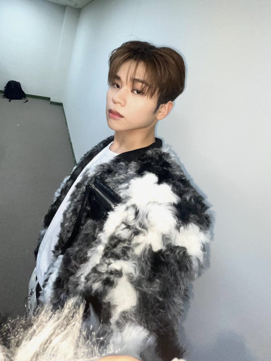 [🐲] what an unbelievable experience to perform for the Winter Youth Olympic Games. you must have all prepared so hard for this. may everyone complete it healthily until the end, don't get hurt please! LET'S GOOOOOOoo!! ❤️‍🔥💪

#HORI7ON #호라이즌 #VINCI #빈치