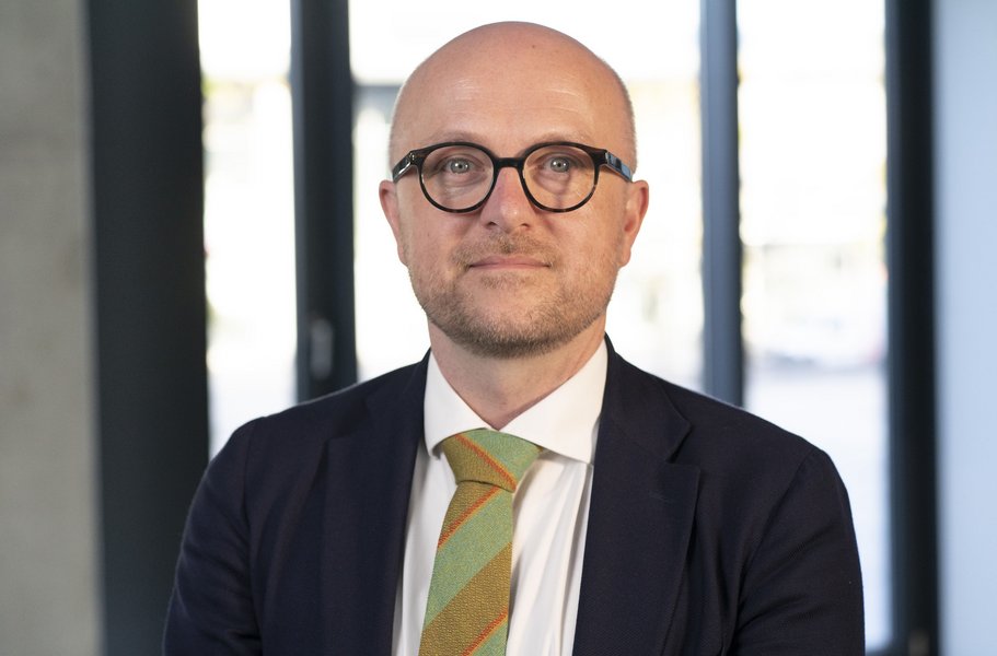 BTU_CS's tweet photo. Der neue BTU-Kanzler Robert Denk ist jetzt seit 100 Tagen im Amt an der BTU Cottbus-Senftenberg und berichtet im Interview darüber:
https://t.co/qRGdUvnF0w

#Cottbus #Senftenberg #Verwaltung #Kanzler #100Tage #BTUCS @tudresden_de https://t.co/VKixocOaCF