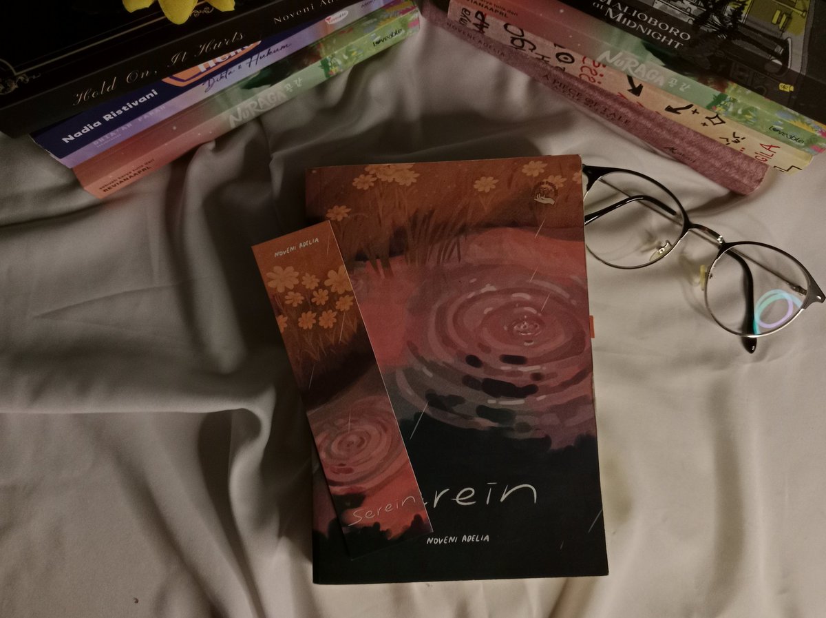 dysunflowr's tweet photo. semua orang harus tau kalo cover novel punya @lalalafindyou itu cantik semua, dan isinya juga bagusss semuaaa😭😭 https://t.co/QzLBJD6gc2