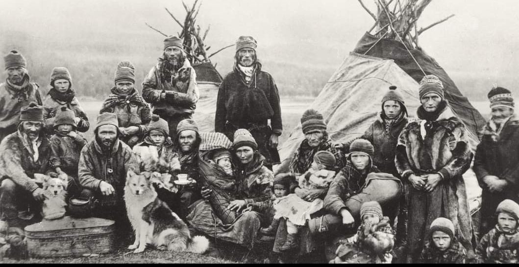 BossMed's tweet photo. #SamiPeople from @Norway, picture from around 1900... https://t.co/A9YdWUzyru
