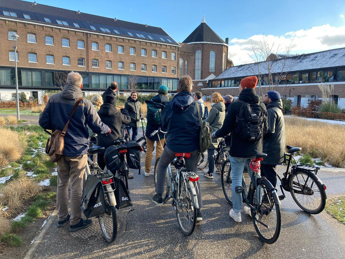 gemeenteraad010's tweet photo. In aanloop naar de bespreking van de Woonvisie is de commissie Bouwen, Wonen en Buitenruimte (BWB) vandaag op werkbezoek bij verschillende woonprojecten. Ook gingen zij in gesprek met Platform Ontwikkeling Rotterdam en woningcorporaties.

#gemeenteraad010 #werkbezoek https://t.co/dIFTqKwgd0