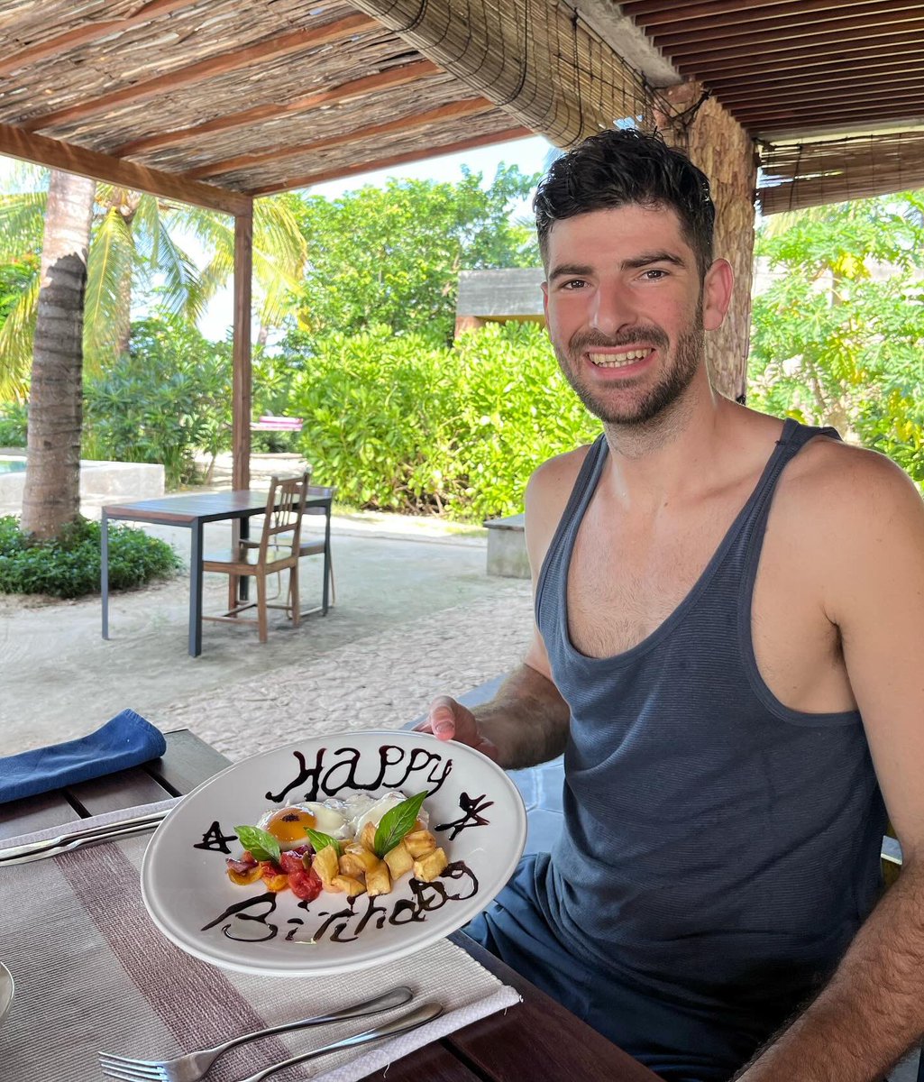 🎂 A mis 28 les pido salud y capacidad para seguir aprendiendo. La disciplina y el esfuerzo ya los pongo yo, con mucho gusto 🙂 Happy birthday to me 🎉 📍Zanzibar, Tanzania 🇹🇿