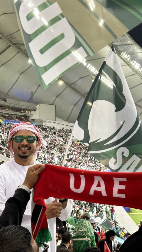 _iSir's tweet photo. "الإماراتي سعودي و السعودي إماراتي"

- الشعبين تعرضوا لبعض المضايقات في قطر أثناء تشجيعهم و ترديدهم لـ هتافات لشيوخهم وملوكهم مما أدت إلى زيادة الضغط في بعض تجار القضية و المرتزقة والكارهين للدولتين في الدوحة. 
 
- حتى انه البعض منهم تعدى عليهم لفظياً وكُل متواجد هناك سمع وشهد عليها ولكن الرد كان ارقى وبالتجاهل و بالاستمرار في ترديد الأهازيج .. 

"عاش بو خالد و عاش الملك سلمان " 🇸🇦 🇦🇪
#كأس_اسيا_2023
