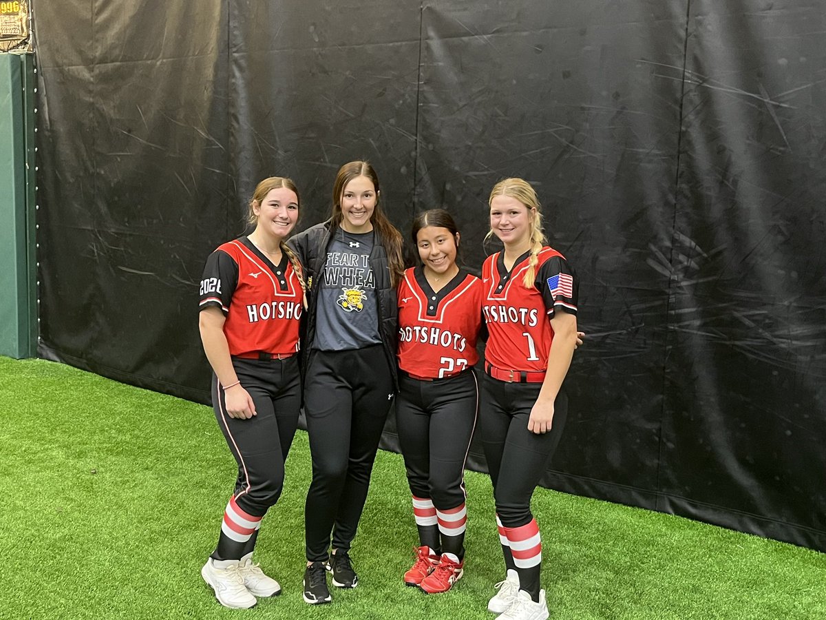 HSVillegas18u's tweet photo. Happy Birthday Coach @laurenelucas28!!! We miss you!!!
#FavoriteCoach https://t.co/bX235W3yEA